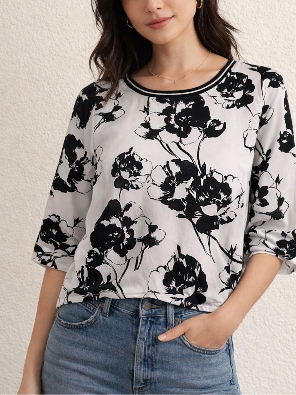 Abercrombie & Fitch Women’s Black & White Floral Scoop Neck Crop Top Size S